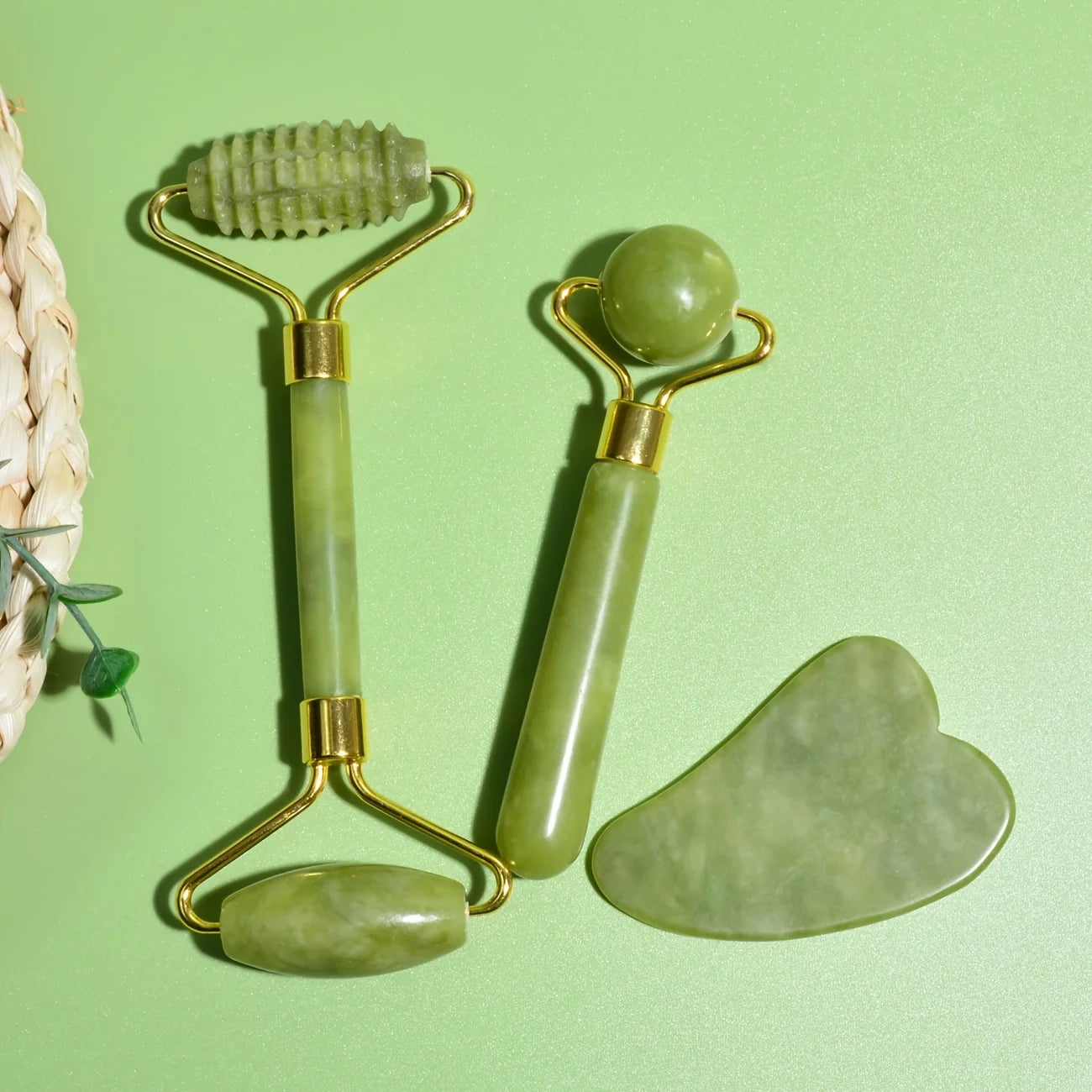 Gift,4-in-1 Jade Roller and Gua Sha Set.  Roller with Eye Massager,